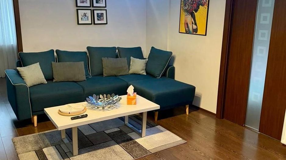 Apartament cu 4 camere cu vedere spre cris - Poză 1