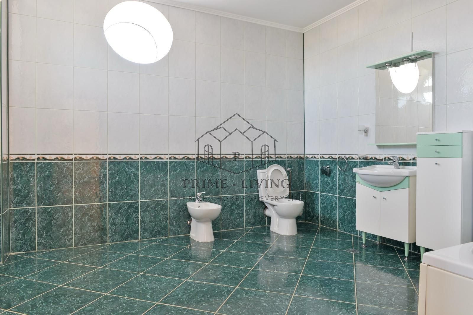 VILA DE LUX CU 6 DORMITOARE SI PISCINA + 800 MP CURTE LA INCHIRIRE - Poză 13