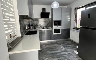 Casă modernă de vânzare în Valea Lupului, 4 camere și birou, construită în 2017 - Poză 2