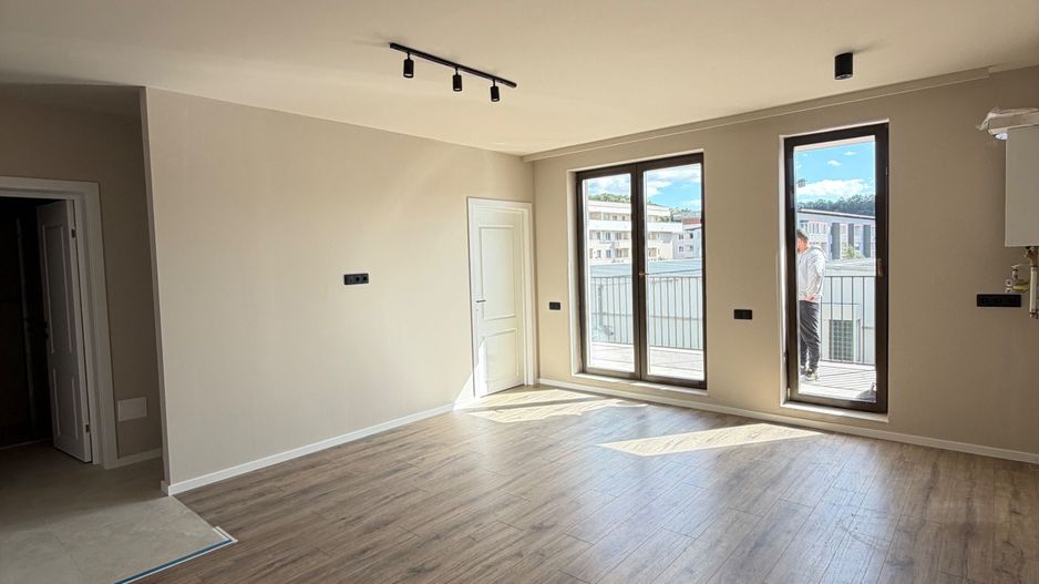 Apartament 2 camere, terasa, etaj intermediar, garaj, Eroilor - Poză 1