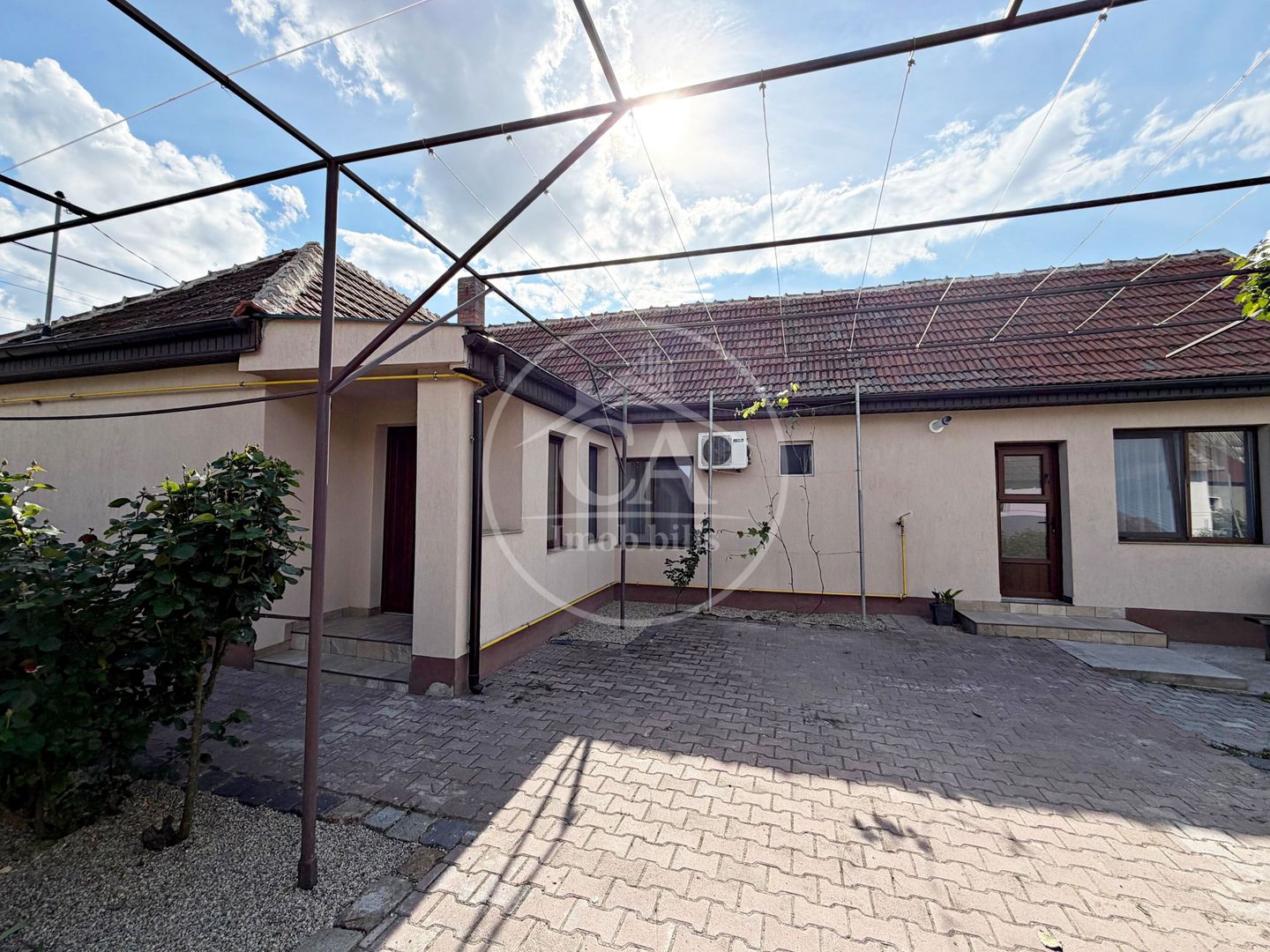 Casa de închiriat cu 3 camere în zona Calea Clujului, Oradea - Poză 1