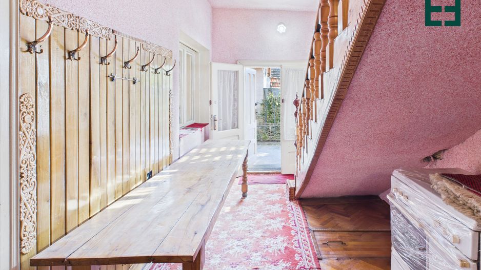 Casă cu 10 camere și 1437 mp teren în Ineu - Arad - Poză 16