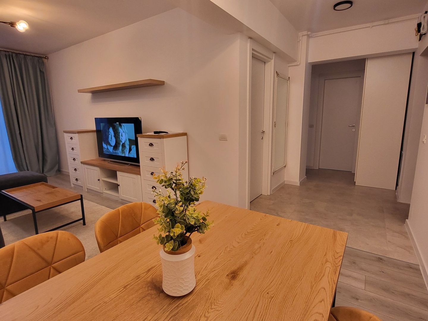 Apartament cu 2 camere - de inchiriat - Poză 2