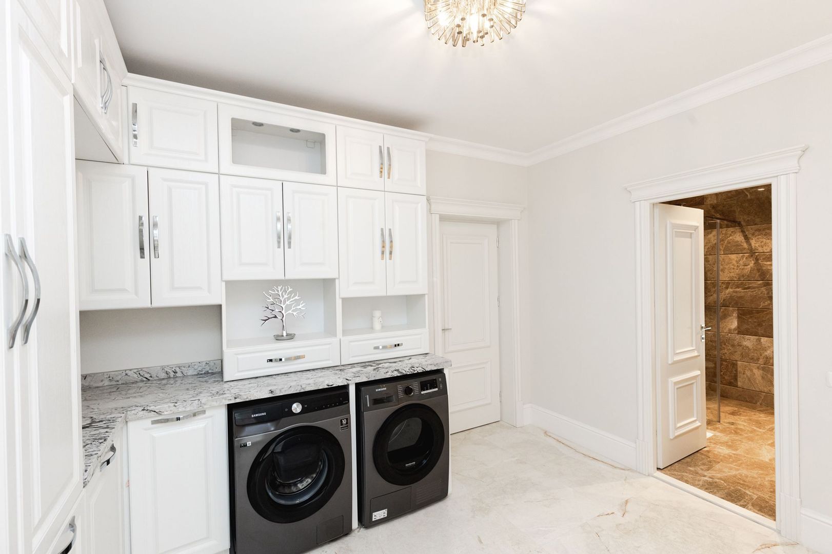 Vila deosebita langa pădure în Tunari - Poză 17