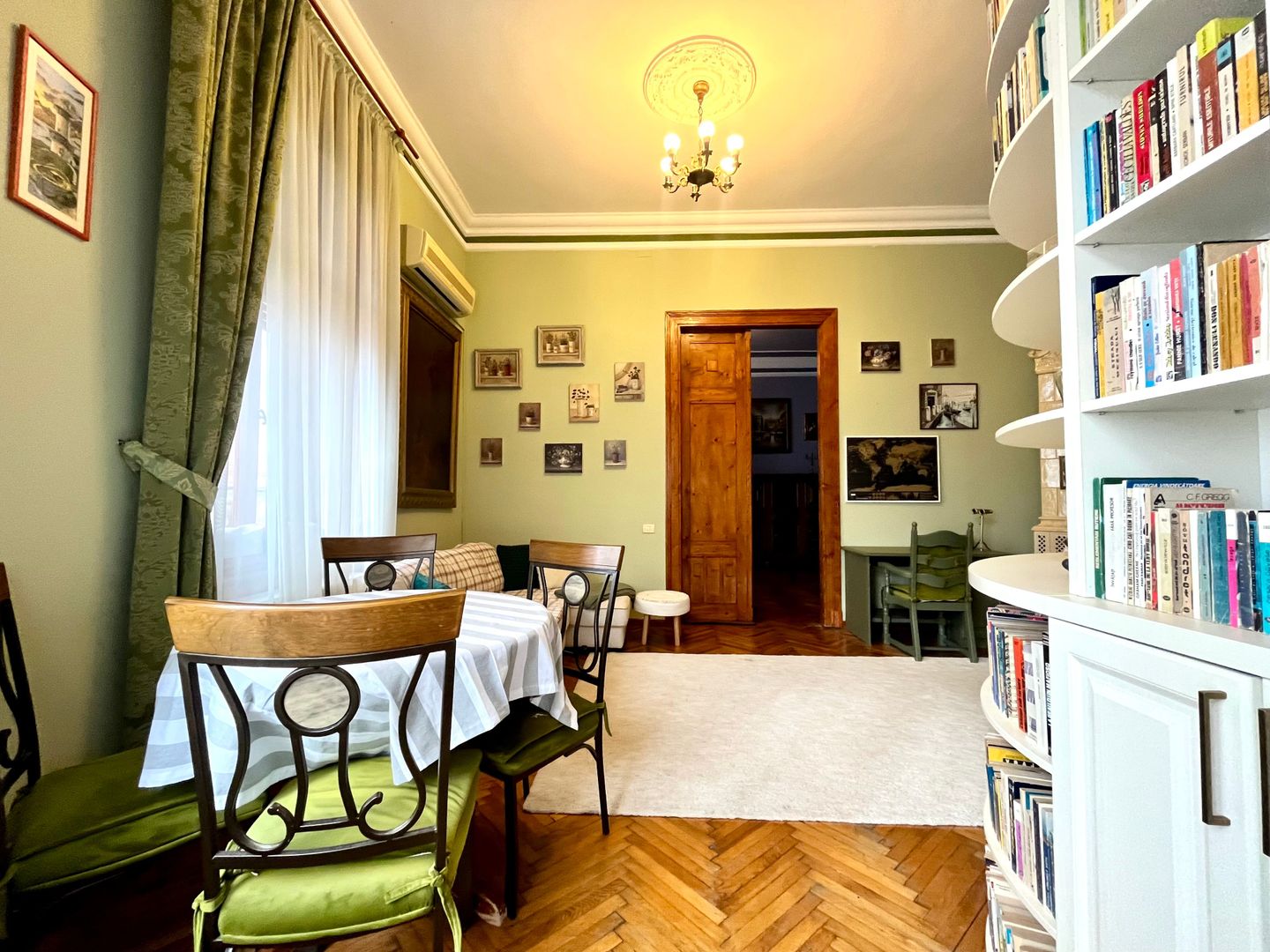 Apartament grandios cu vedere spectaculoasă spre Piața Libertății - Poză 12