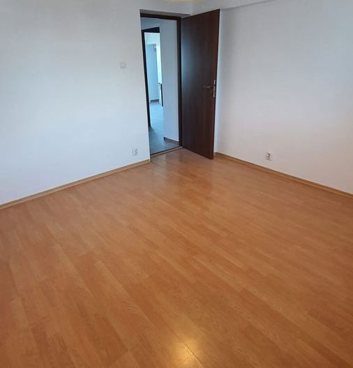 Închiriez apartament 3 camere, nemobilat, Piața Muncii, pentru locuit - Poză 3
