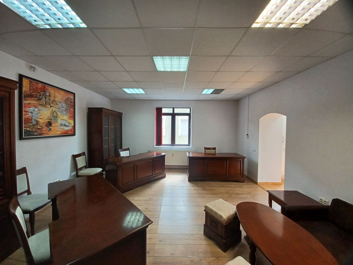 Birou, central, Ady Endre Oradea, 40 mp. 399 E/lună. Comision 0 - Poză 3