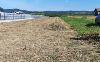teren - 21,55 ari - acces direct din DN17 - pretabil spatiu comercial/productie - Poză 2