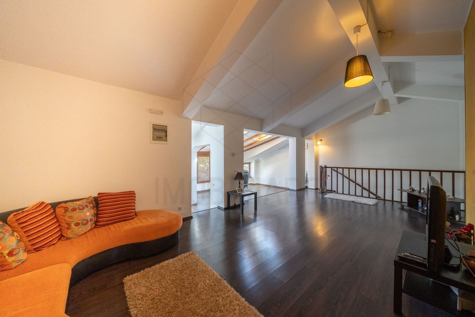 Casa spatioasa 515 mp langa metrou 1Mai - Poză 19