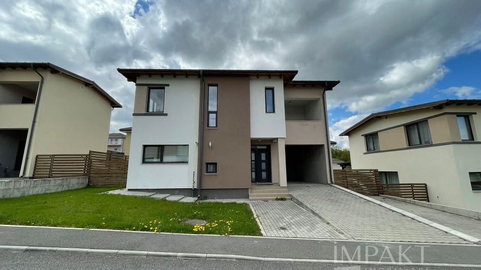 Casă / Vilă cu 4 camere de închiriat - Dezmir - Poză 1