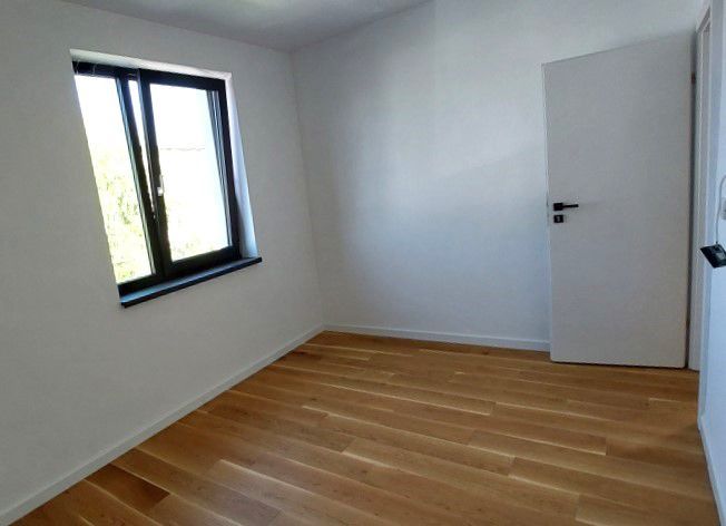 O casa simpla alba dar totusi sofisticata zona Pipera - Poză 19