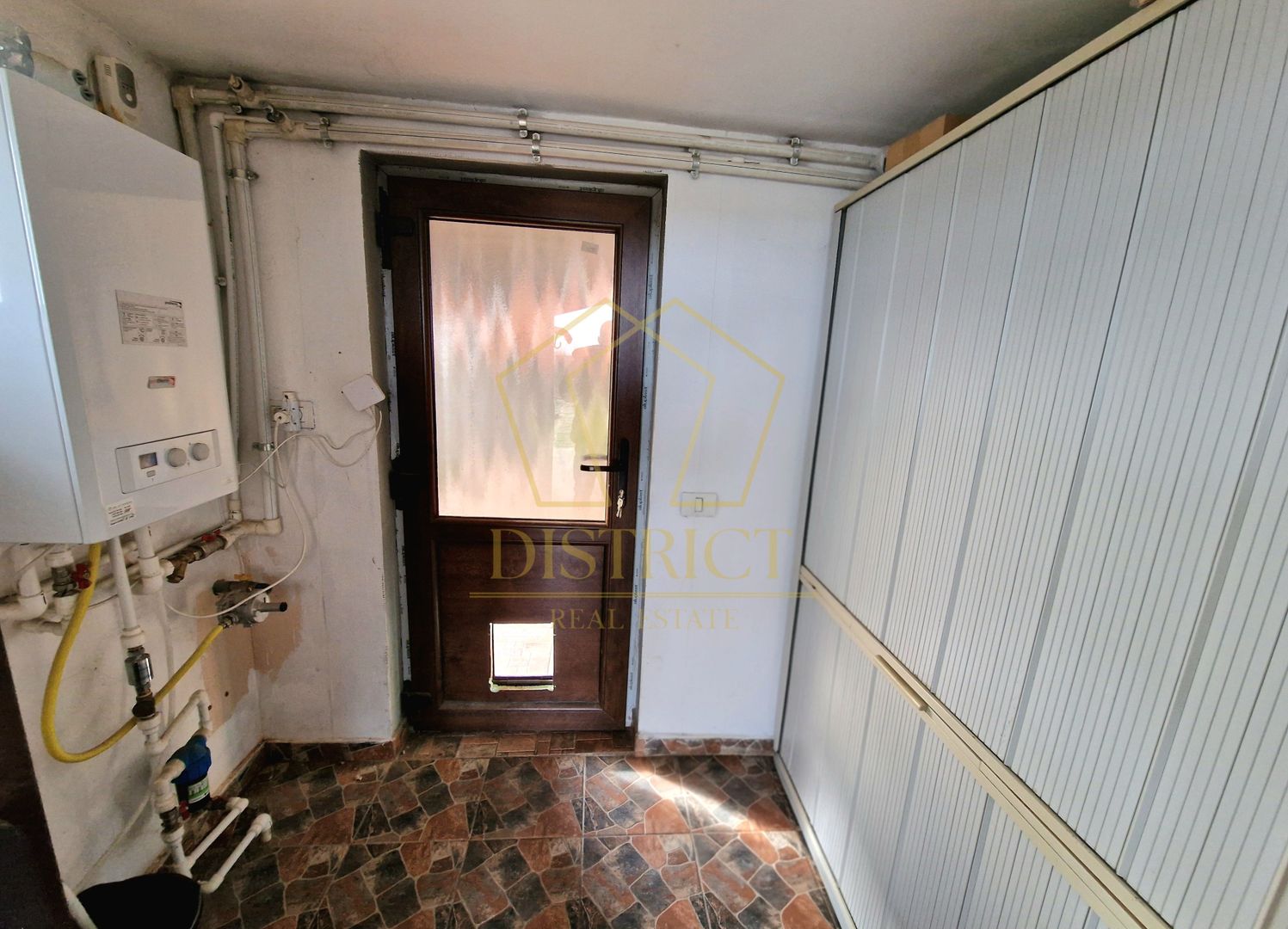 Casa individuala impartita in 2 apartamente | Ianova - Poză 12