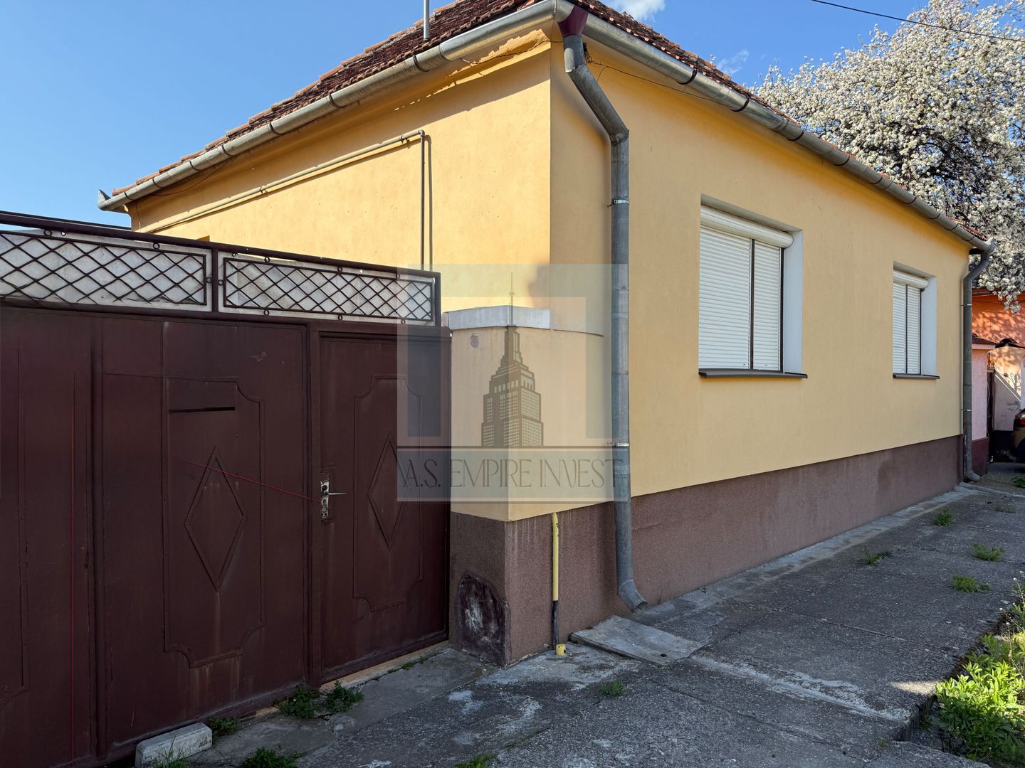 Casa 3 camere,singur in curte,360 mp teren - Halchiu/Brașov - Poză 1