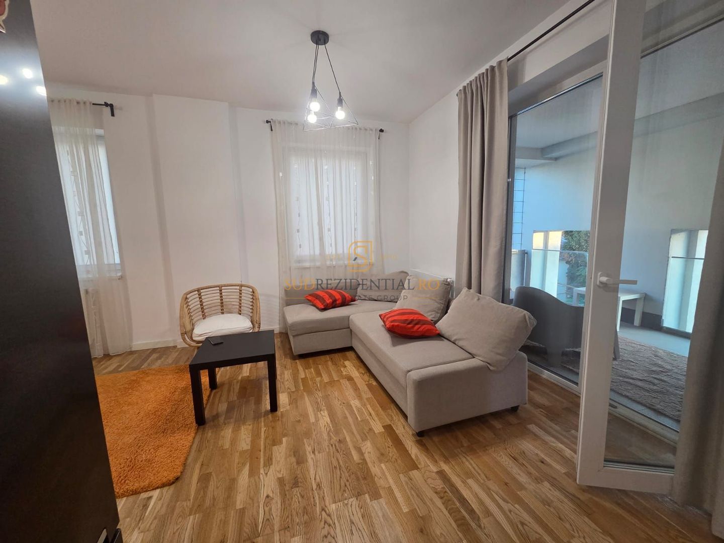 Apartament cochet cu terasa generoasa, 2 camere, in zona Parcul Carol - Poză 1