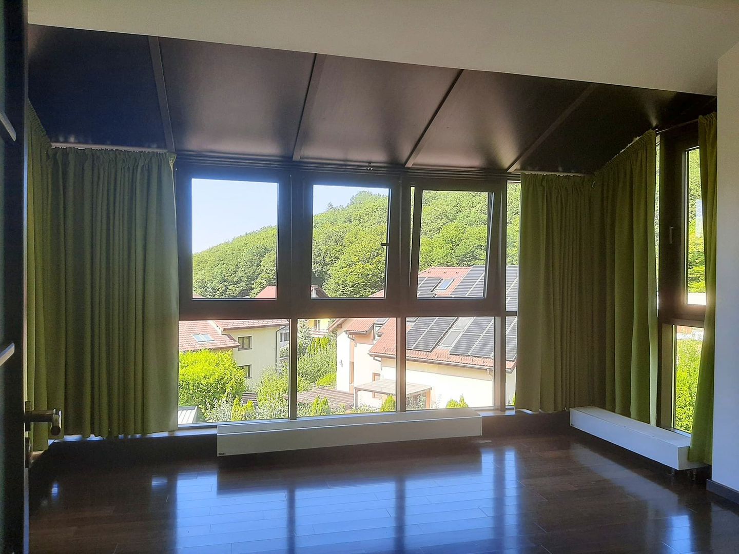 Vilă de lux cu vedere spectaculoasă spre Tâmpa  Green Valley zona Noua - Poză 33