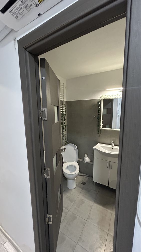 Închiriez garsonieră modernă, Mall Vitan, spațioasă, decomandată - Poză 6