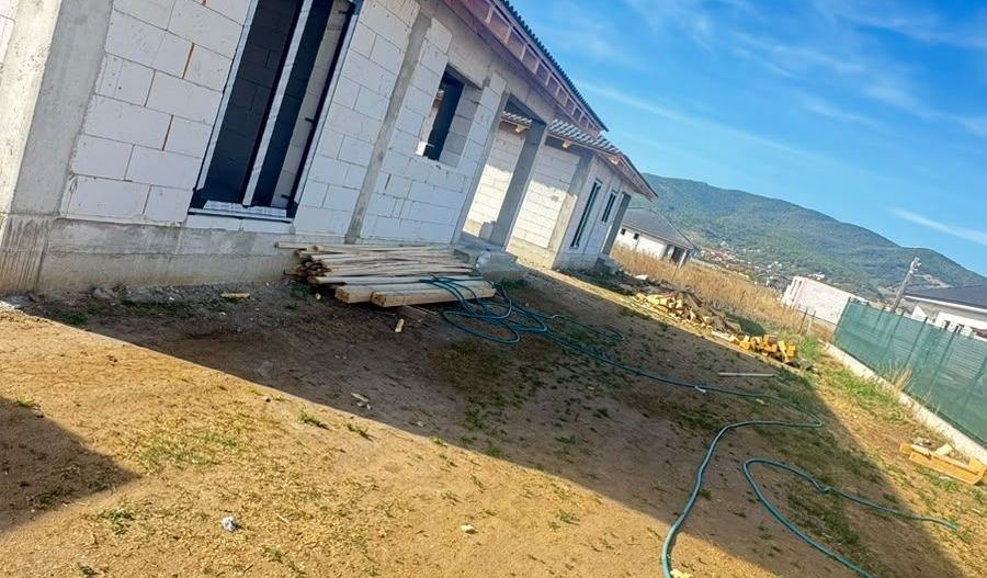 🏡 CASĂ DE VÂNZARE - Poză 1