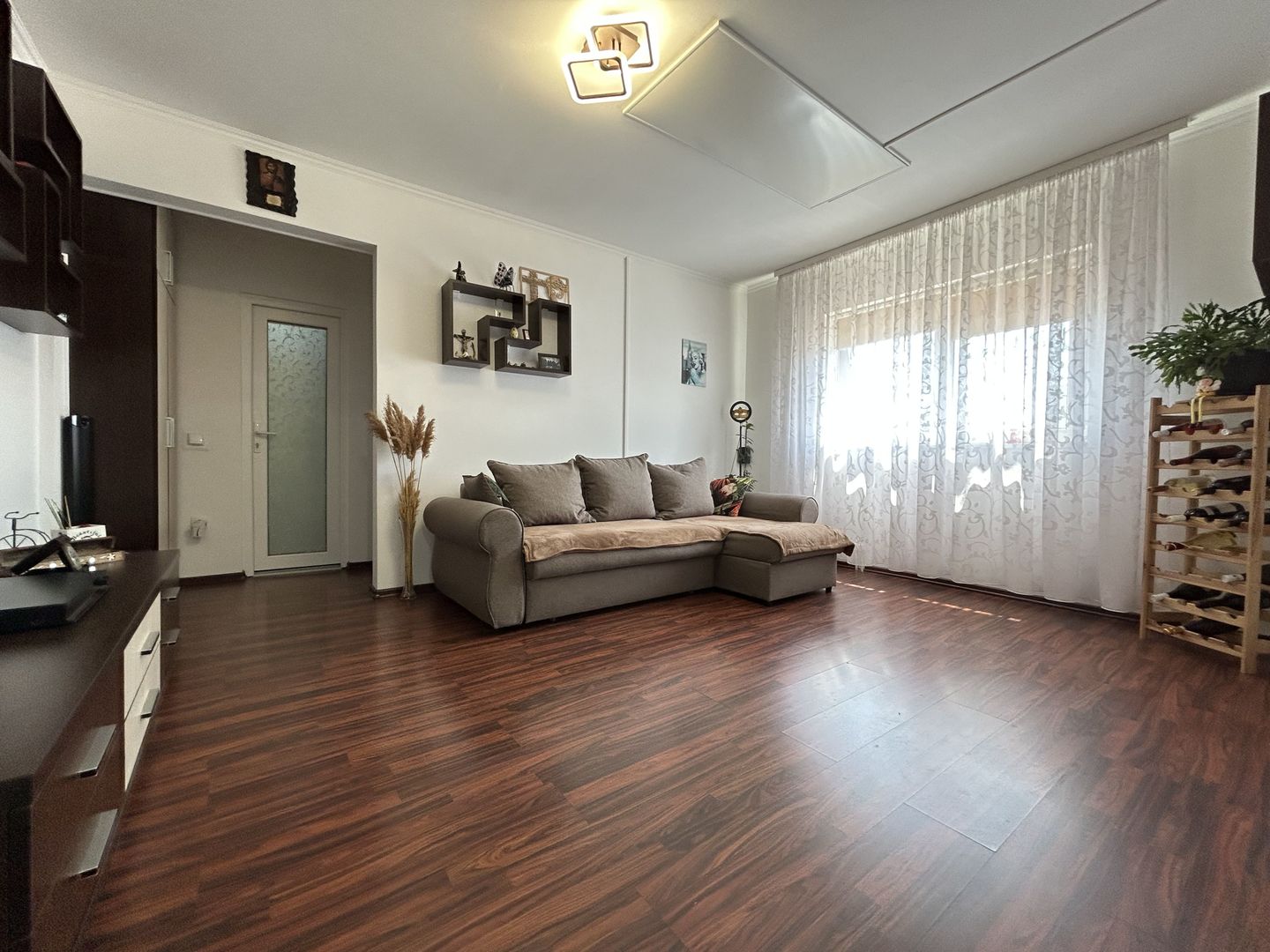 Apartament cu 3 camere Piata CET mobilat utilat modern - super pret - Poză 3