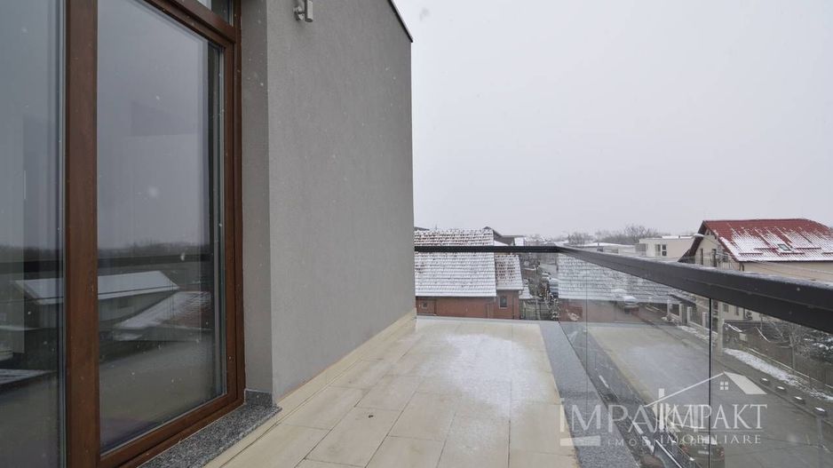 Casa cuplata cu 6 camere si curte in cartierul Intre lacuri. - Poză 18