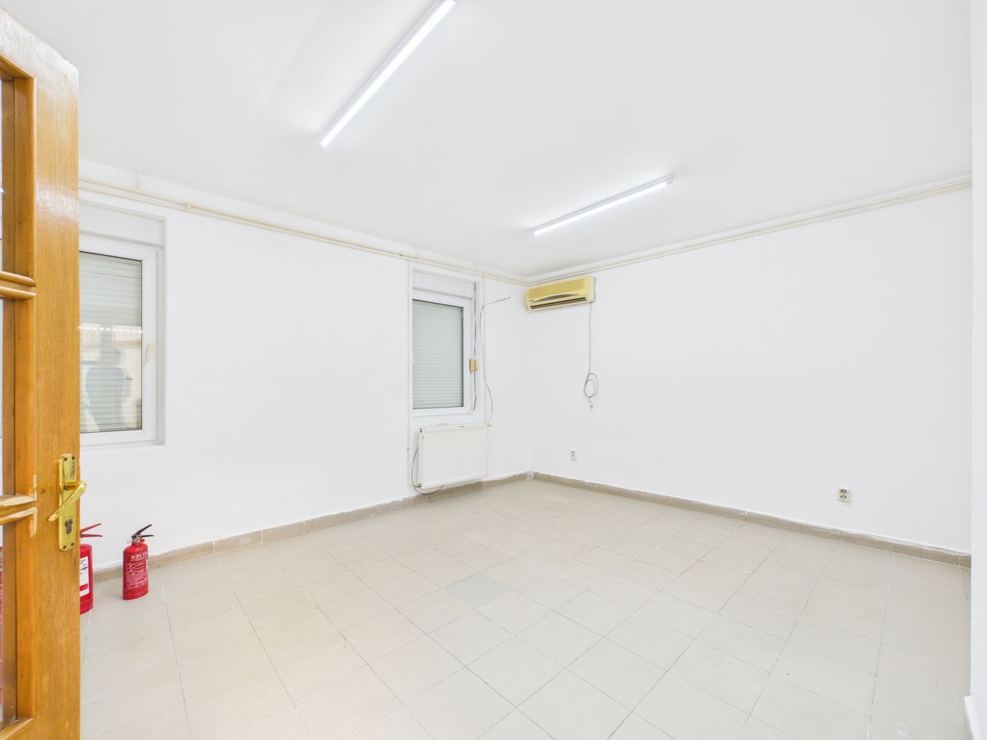 Casa cu 8 camere de vanzare | rezidential si comercial | Nerva Traian - Poză 9