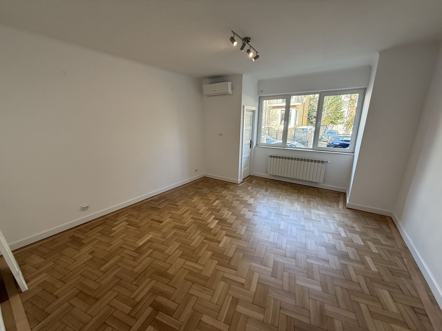 Apartament 2 camere - Zambaccian - Pretabil birou - Parter vila - Poză 1