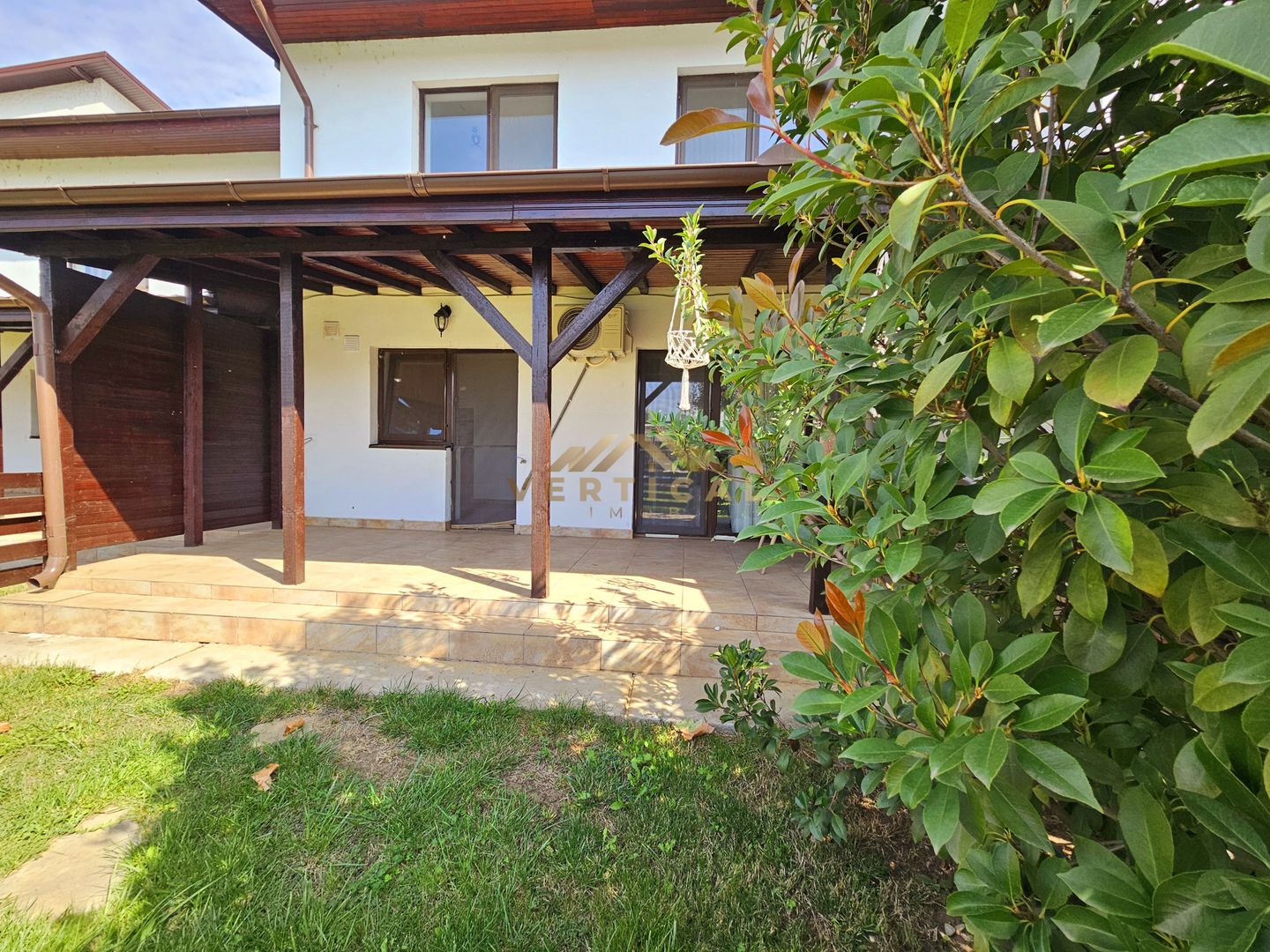 Vila de inchiriat cu 4 camere - comuna Berceni - Poză 1