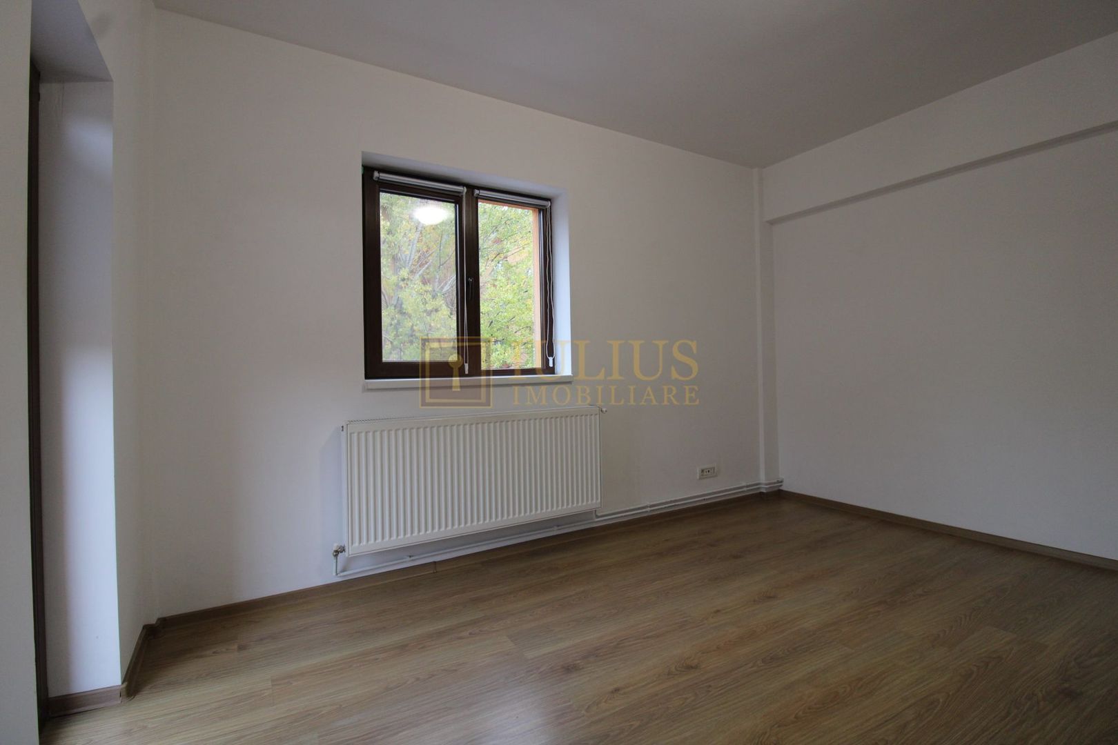 8 incaperi, 2 bai, centrala proprie, 3 locuri de parcare; Lipovei. - Poză 8