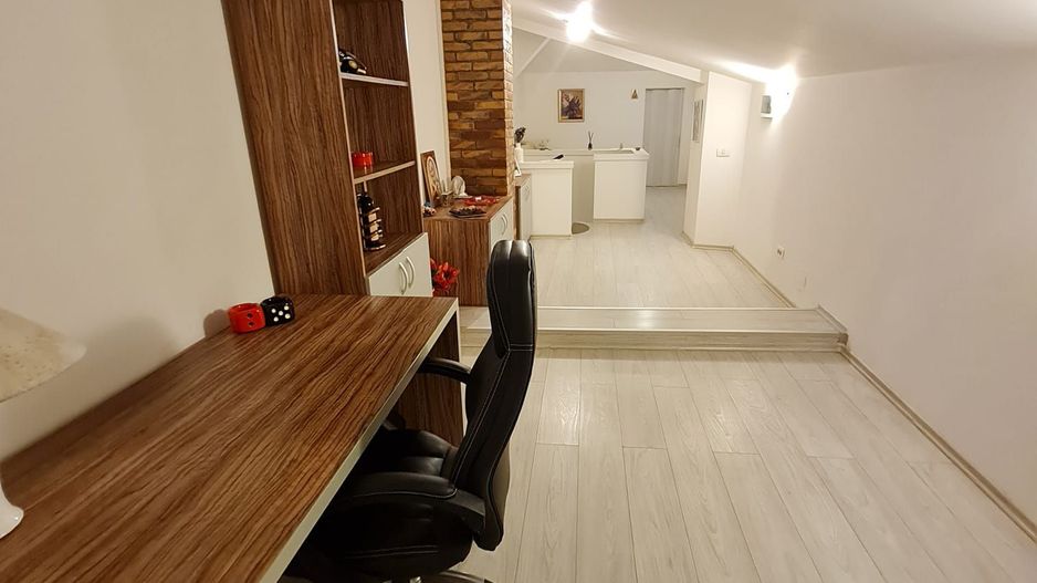 Vila generoasa,zona Lunei - Poză 11