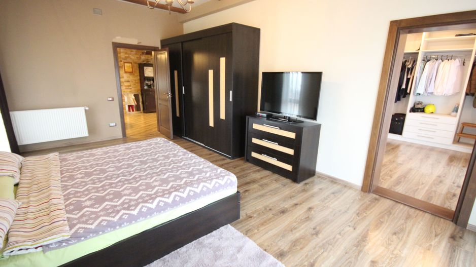 Casa cu destinatie mixta -servicii si comert + depozit+locuinta - Poză 11