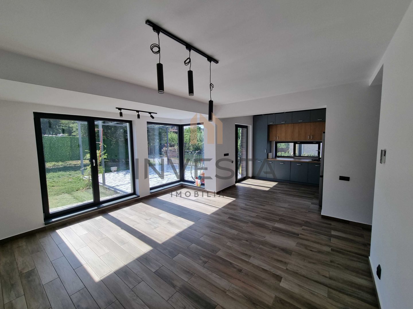Casa de inchiriat cu curte de aproximativ 400 mp, cartier Borhanci - Poză 2
