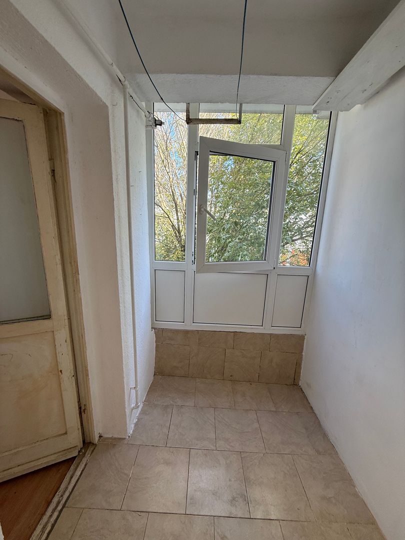 Garsonieră 27 mp cu balcon - etaj 2 - nemobilata -bloc an 1980 - Poză 15
