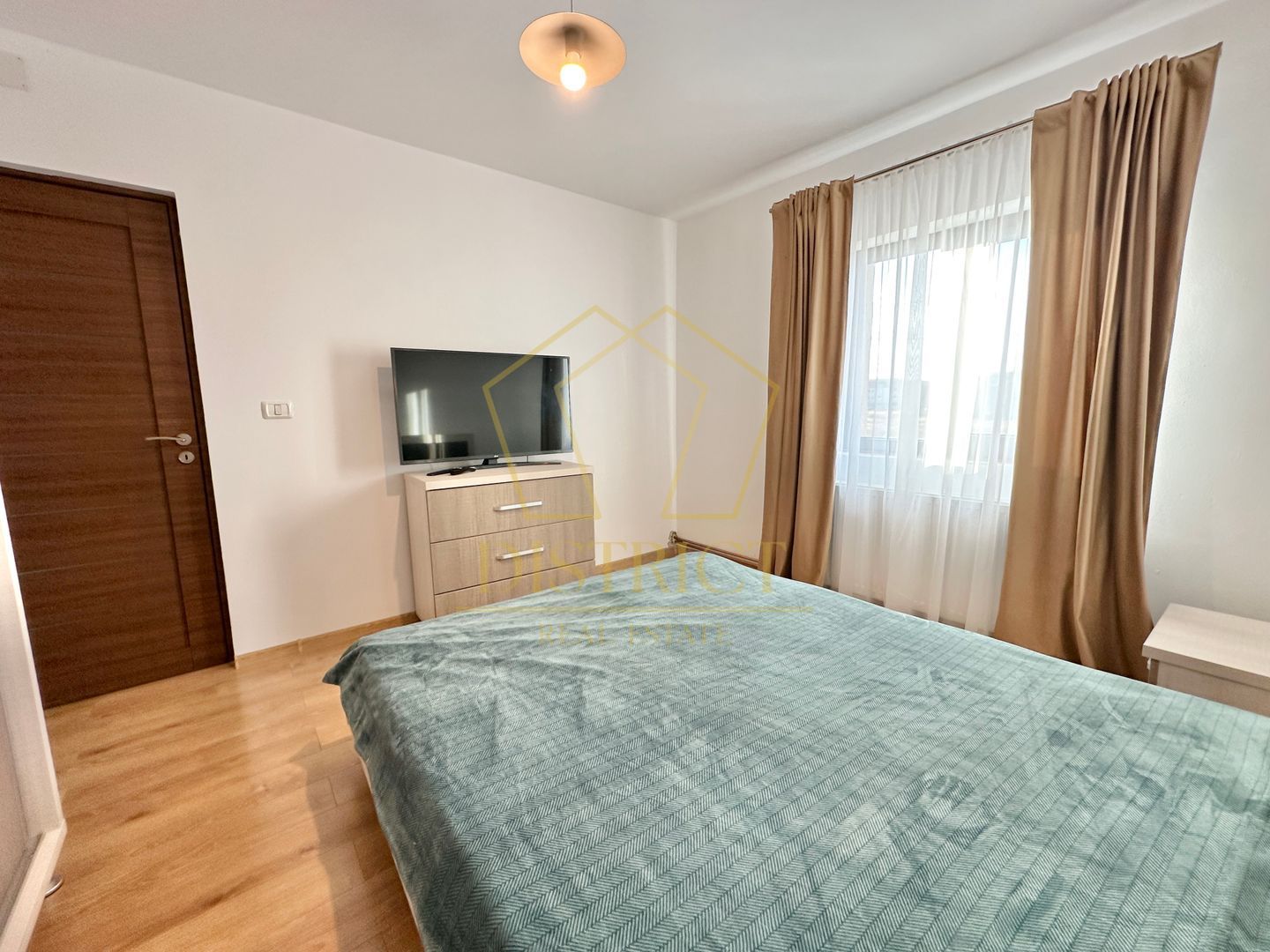 Duplex cu 4 camere si dressing mobilat in Giroc zona Planetelor la asfalt. - Poză 15