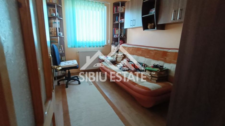 Apartament de vanzare cu 3 camere, decomandat -55 mp. balcon, pivnita - Poză 19
