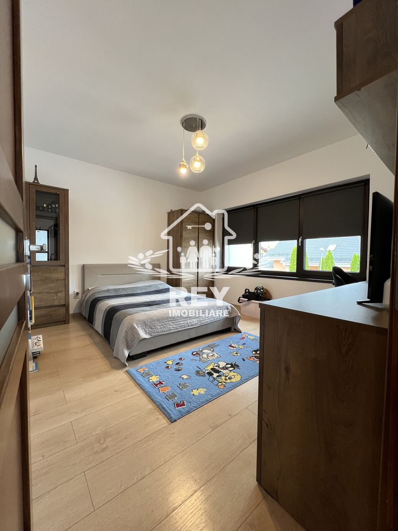 Casă de tip triplex la vânzare 6 camere /Șelimbăr /Secția 1 de Poliție - Poză 13