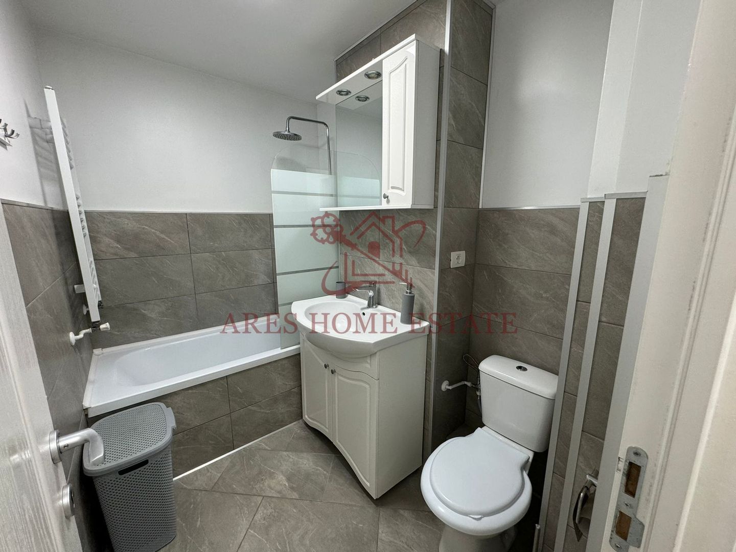 Zona Soarelui- Sud Plaza, 3 camere, 2 bai, etaj 1. Bucatarie inchisa. - Poză 11