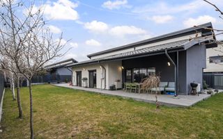 Vila pe parter cu 5 camere  | 655 mp teren | dotata cu panouri solare - Poză 1