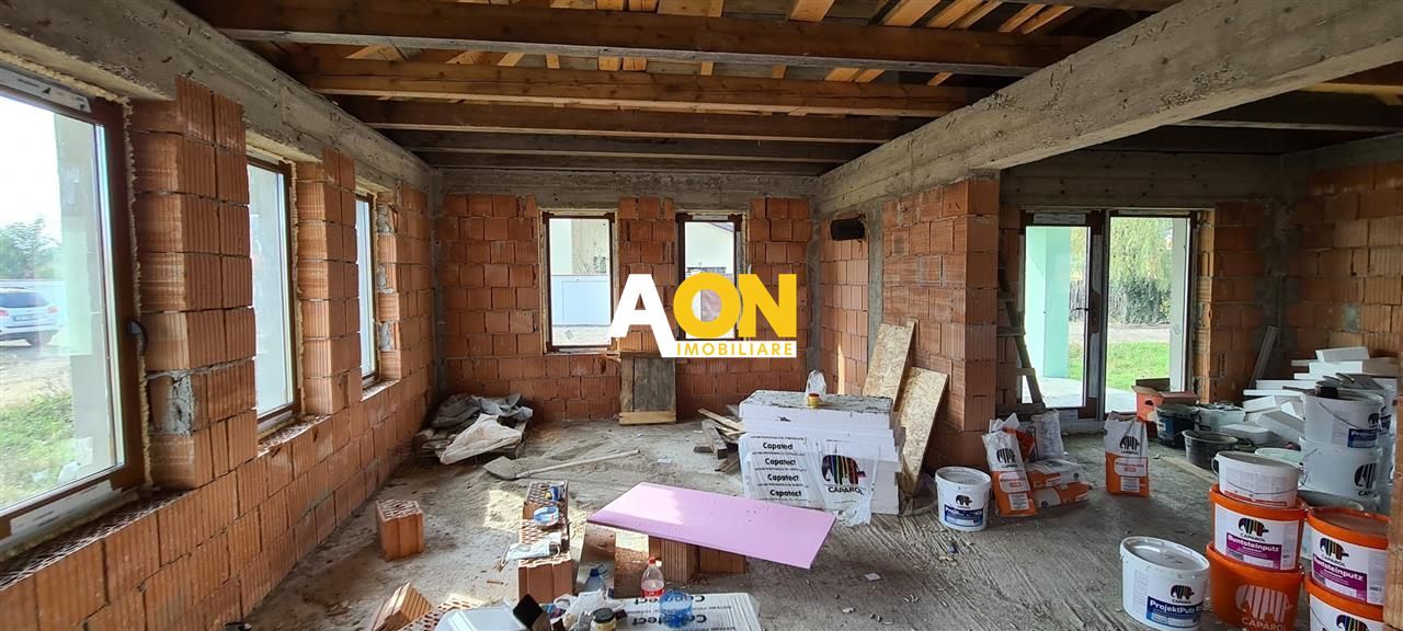 Casa la rosu cu toate utilitatile - Poză 4