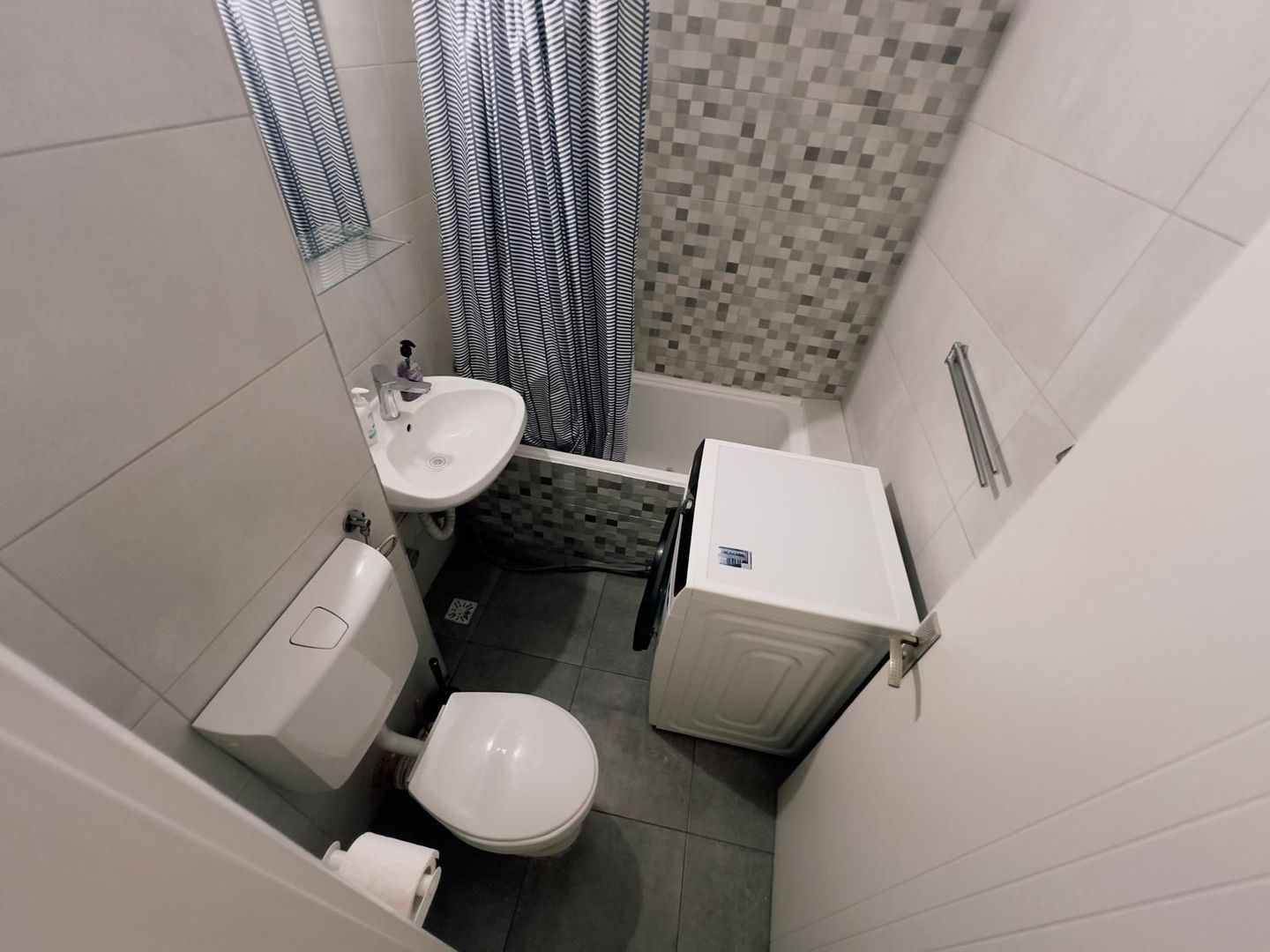 GARSONIERA LUJERULUI, BUCATARIE INCHISA, PET-FRIENDLY, METROU 3 MINUTE - Poză 12
