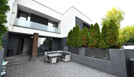 De vanzare – In exclusivitate, casa moderna in cartierul Brates Lake