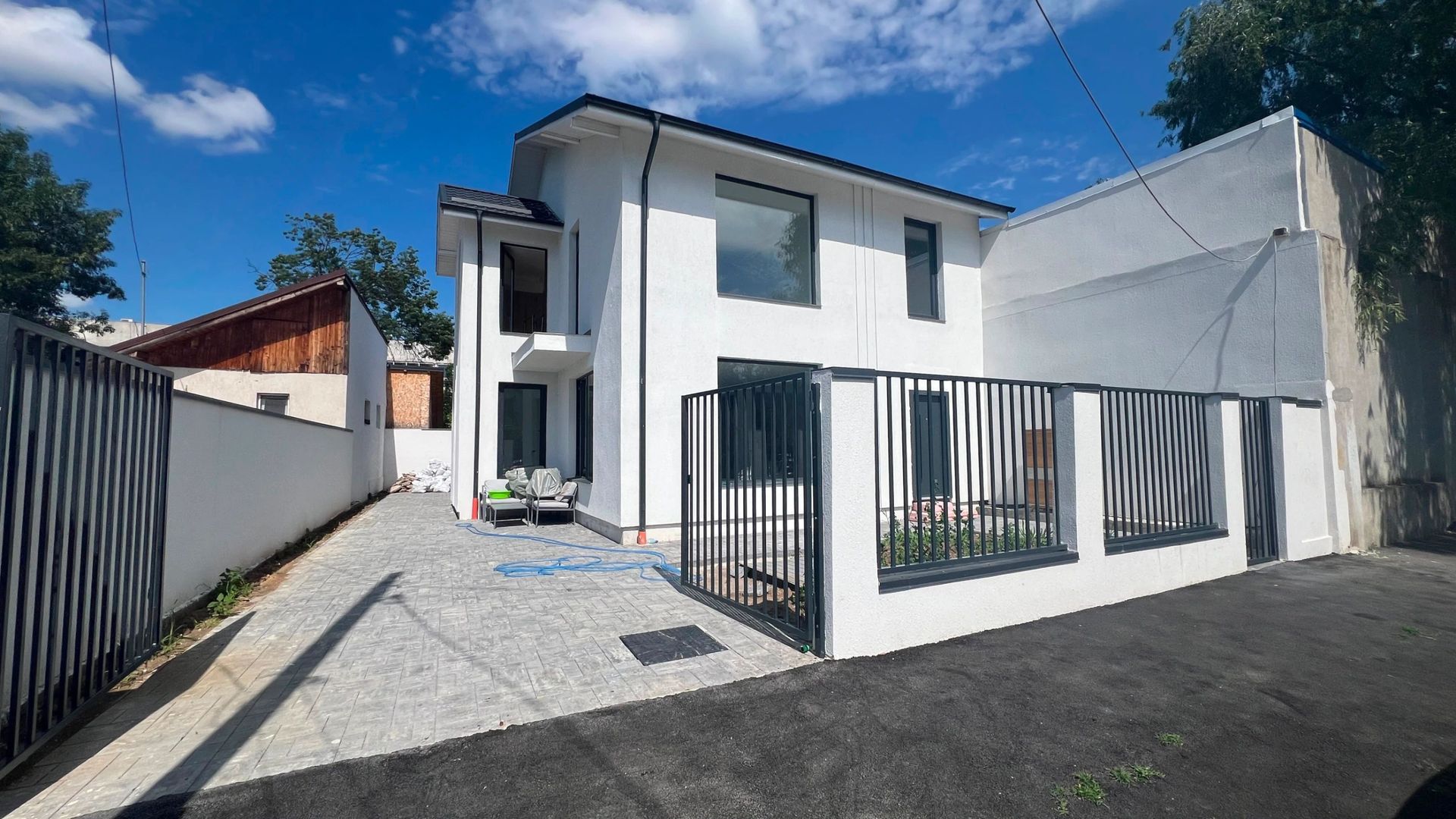 Vila noua | 5 camere | 4 dormitoare | curte proprie - Poză 1