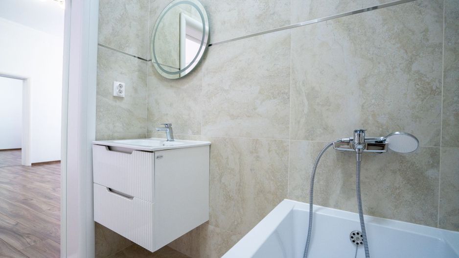 Apartament cu 2 camere, casă la curte comună – Central, Oradea - Poză 14