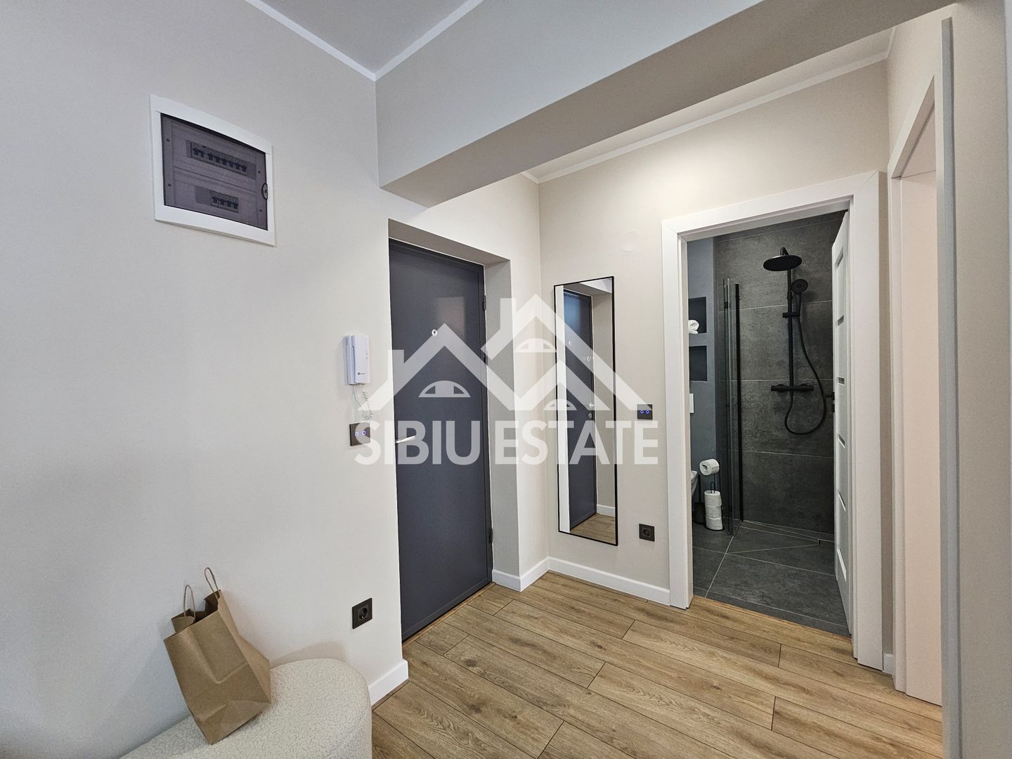 Apartament 3 camere, 2 bai terasa langa Mall Selimbar - Poză 11