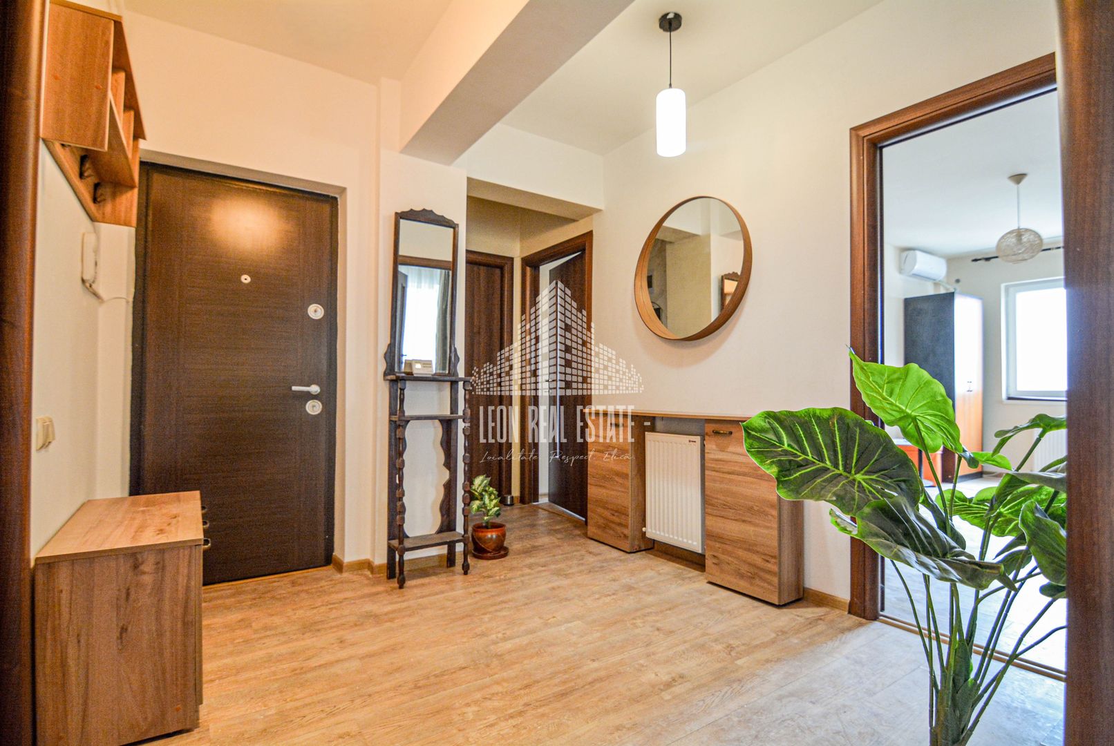 Apartament spatios 3 camere decomandate + 2 locuri de parcare in Baciu - Poză 4