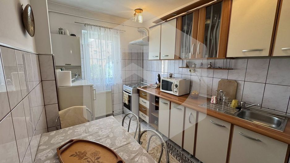Apartament cu 3 camere / balcon / pivnita / zona Valea Aurie - Poză 2