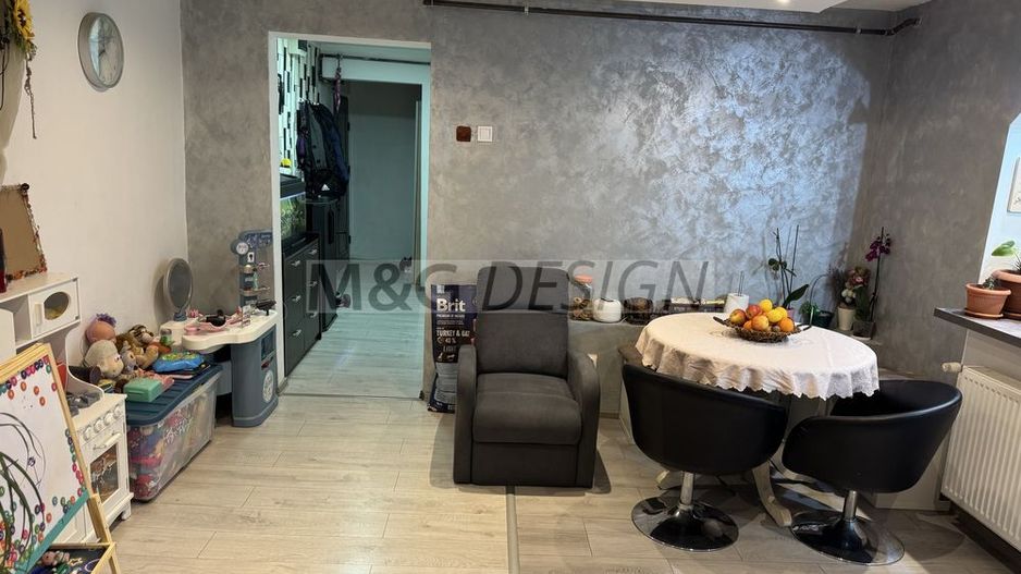 Apartament 2 camere zona Dambovita etaj 2 cu centrala - Poză 1