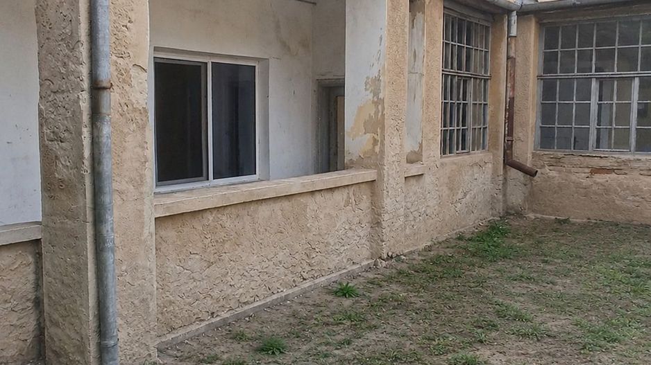 Casă de vânzare cu teren generos în Valea lui Mihai - Poză 10