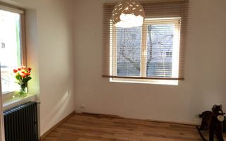 Etaj in vila ideal atelier, cabinet sau locuit, hub, activitati creative - Poză 5