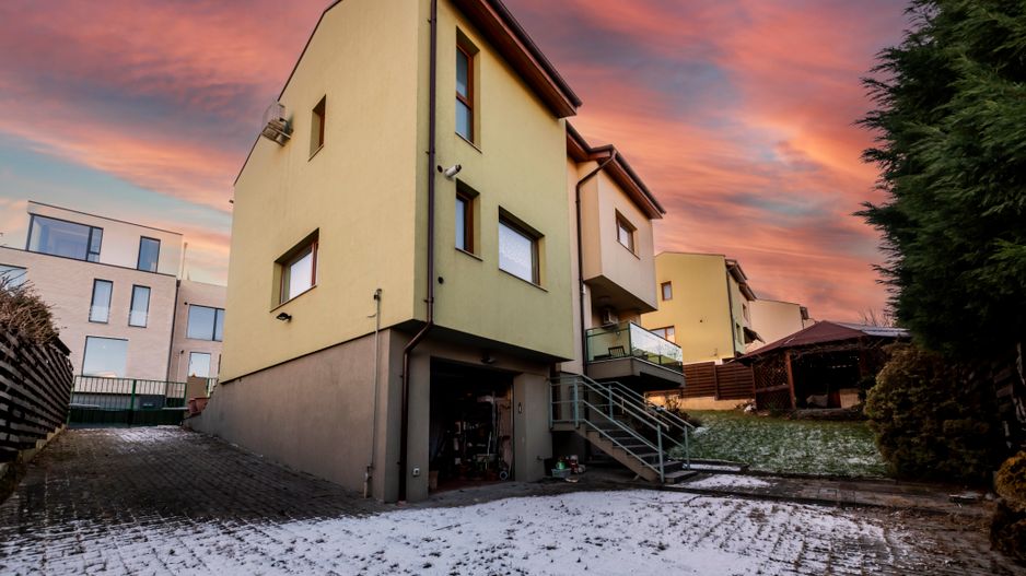 Casa individuala | 255mp s. desfasurata | teren 473mp | D+P+E | Gruia - Poză 2