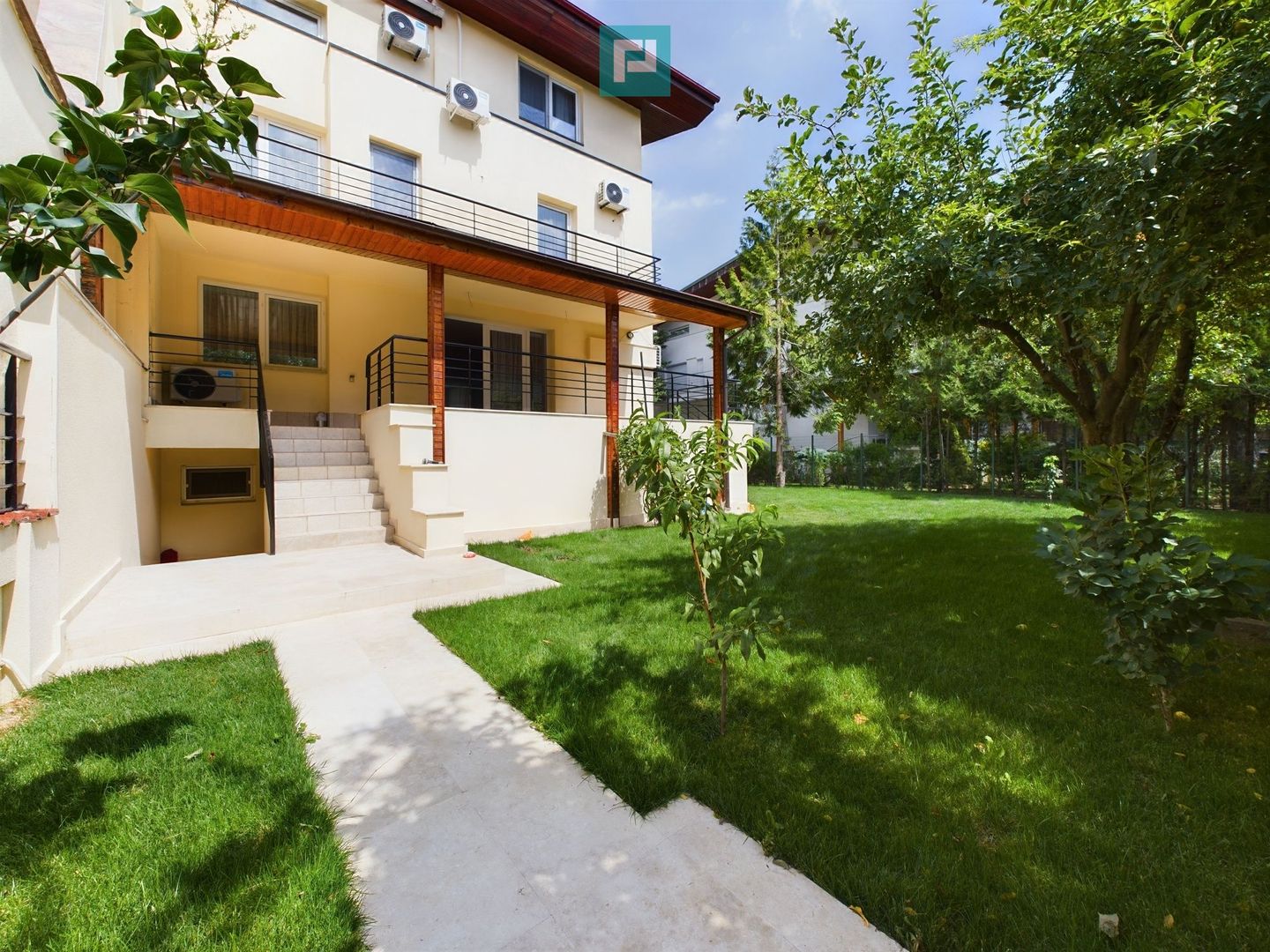 Vilă pe Șoseaua Nordului- Pretabilă pt. Locuit/Activitate Comercială - Poză 3