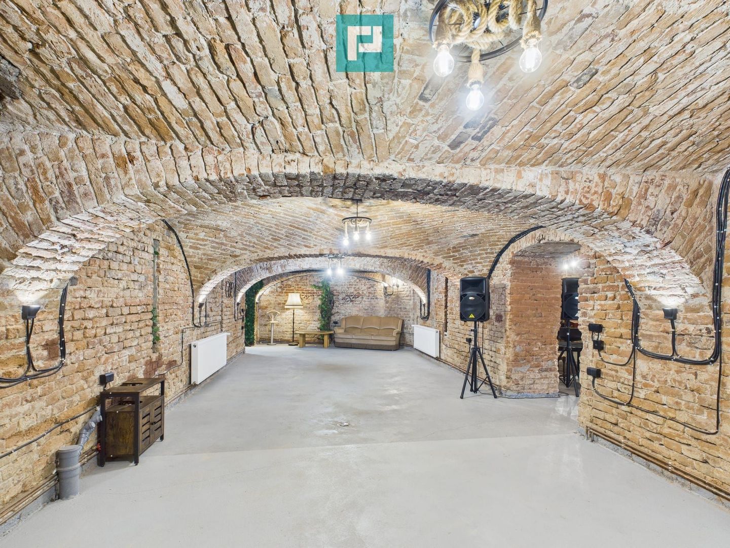 Eleganță subterană - pivniță exclusivistă Arad - Poză 32